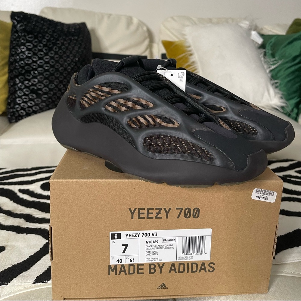 YEEZY 700 - CLABRO